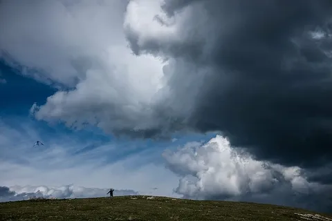 剪影，人物，白色，多云，天空，男人，站立，绿色