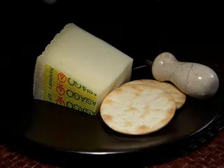 asiago pressato，奶酪，奶制品，食品，配料，食用，零食，美味