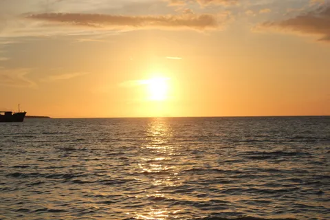 太阳、天空、日落、海滩、水、天空、大海、自然之美、地平线 太阳、天空、日落、海滩、水、天空、大海、自然之美、地平线