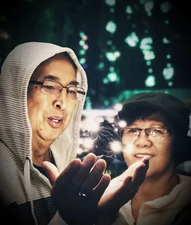 拿着吊灯的女人 拿着吊灯的女人