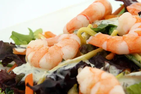 蔬菜沙拉、虾、食欲、亚洲人、卡路里、餐饮、脂肪团、中国人 蔬菜沙拉、虾、食欲、亚洲人、卡路里、餐饮、脂肪团、中国人