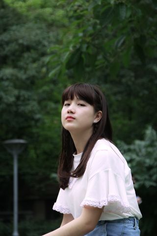 女，穿着，白色，圆领，上衣，大学生，河师校园，青年时代