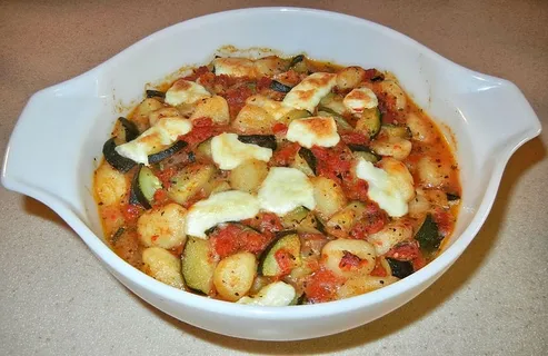 gnocchi、番茄、西葫芦、水牛马苏里拉、香草、食品、食品和饮料、新鲜度 gnocchi、番茄、西葫芦、水牛马苏里拉、香草、食品、食品和饮料、新鲜度