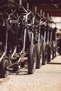 高尔夫，高尔夫球场，手推车，购物车，仓库，娱乐，俱乐部，休闲