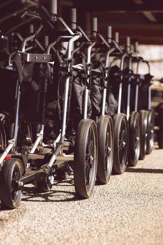 高尔夫，高尔夫球场，手推车，购物车，仓库，娱乐，俱乐部，休闲