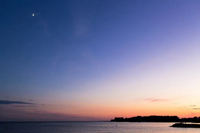 日落，黄昏，天空，月亮，剪影，湖泊，水，风景