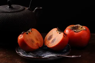 食品、盘子、叉子、水果、柿子、茶壶、食品和饮料、健康饮食