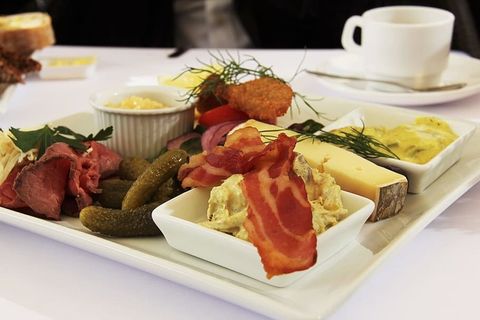 牛肉、食品、奶酪、黄瓜、培根、丹麦鲱鱼、丹麦哥本哈根