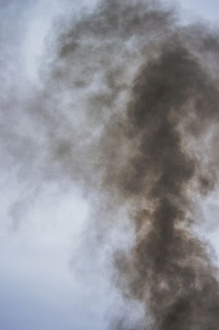 烟，黑，灰，云天，天空，低角度观看，没有人，自然