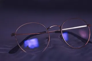 眼镜，心情，床，室内，无人，眼镜，特写，视力