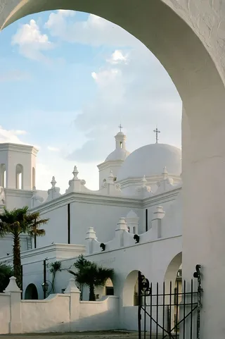 亚利桑那州图森市San Xavier del Bac的外部视图