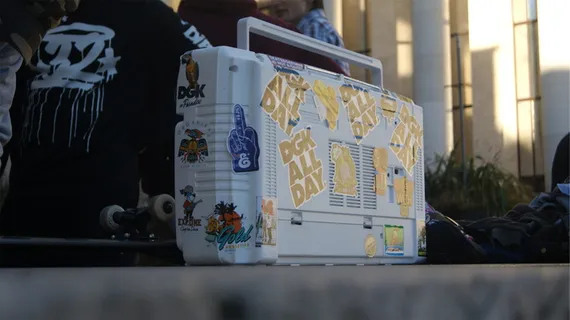 白色,boombox,贴纸,贴花,滑板,滑板,文字,通信 白色,boombox,贴纸,贴花,滑板,滑板,文字,通信