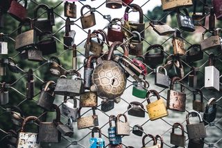 奥地利，格拉茨，埃尔泽尔佐格·约翰·布鲁克，桥，锁，篱笆，爱，心