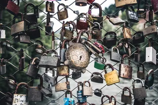 奥地利，格拉茨，埃尔泽尔佐格·约翰·布鲁克，桥，锁，篱笆，爱，心