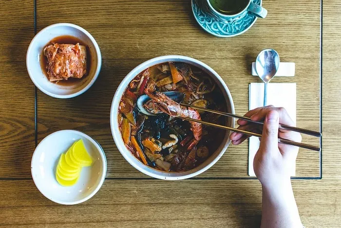 吃韩国海鲜炖肉