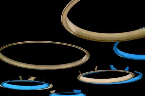 圆形白色天花板装饰插画