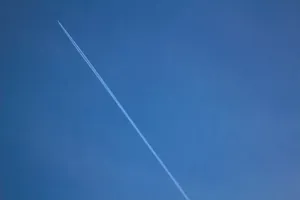飞机，轨迹，蓝色，天空，蒸汽轨迹，云天，低角度视图，自然