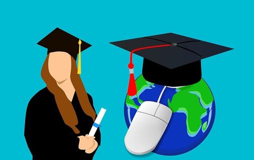 在线课程和在线大学学位的插图。