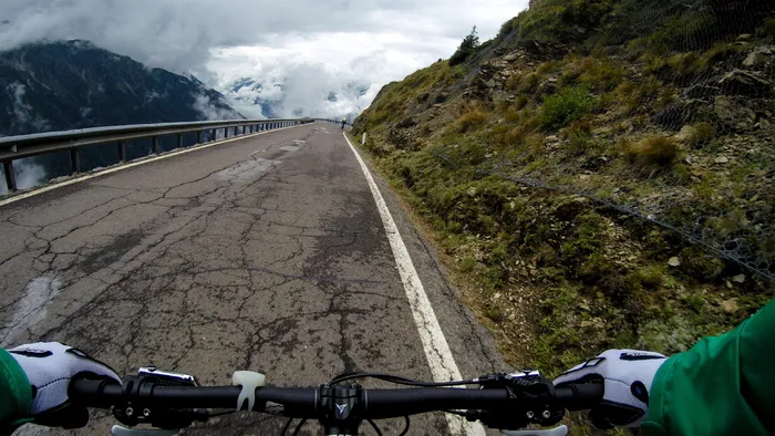阿尔卑斯山、车把、街道、云朵、旅行、冒险、transalp、mtb