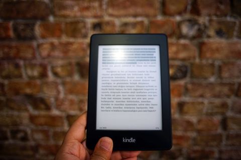 持有亚马逊Kindle电子书的人
