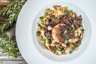 美国，罗斯维尔，午餐，晚餐，意大利面，牛肉，意大利面，迷迭香