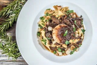 美国，罗斯维尔，午餐，晚餐，意大利面，牛肉，意大利面，迷迭香