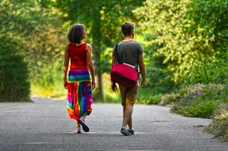 男人，女人，走路，灰色，人行道，白天，人，夫妇