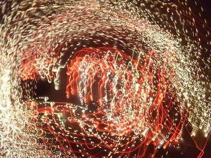 灯光、闪烁灯光、漩涡、漩涡、扭曲、红色、粉色、白色