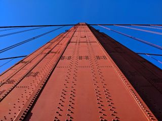 白天橙色金属桥