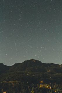 星星下的山,山脉,星夜,树木,星星,天空,轮廓,天文学 星星下的山,山脉,星夜,树木,星星,天空,轮廓,天文学
