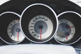 汽车，仪表板，速度表，转速表，仪表，测量仪器，数字，特写