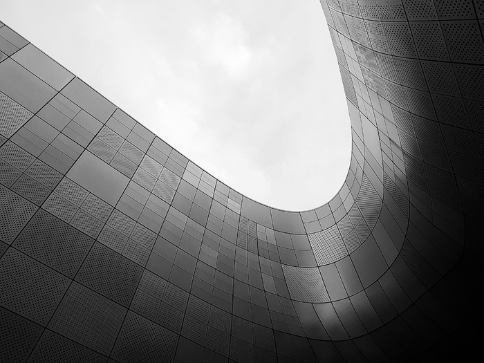 底视图混凝土建筑，建筑，天空，金属，建筑，现代设计，抽象，仰视