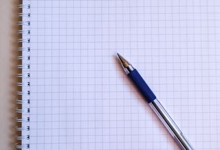 透明蓝色圆珠笔