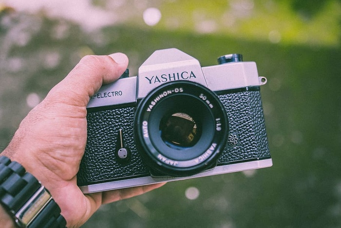 人，拿着，yashica胶片相机，相机，复古，摄影，摄影师，人