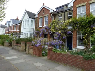 high street，road，architecture，english house，victorian house，street，building，period house风格