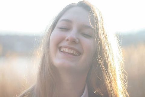 微笑的女孩，人，女人，女士，头发，微笑，快乐，牙齿