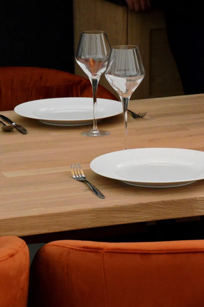 桌子、餐厅、展示、内部、餐食、餐具、当代、可用 桌子、餐厅、展示、内部、餐食、餐具、当代、可用