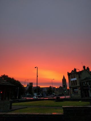 日出，橙色天空，风景，天空，云，教堂，哈利法克斯，西约克郡