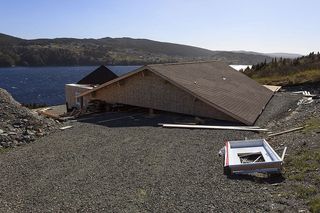 房子被暴风雨损坏了。