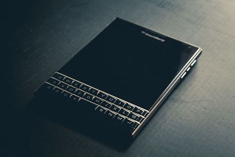 关闭黑莓Qwerty手机 关闭黑莓Qwerty手机
