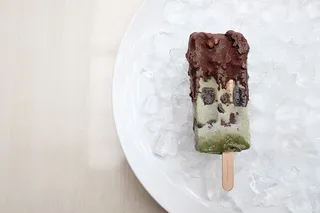 冰淇淋、冷的、冰的、棍子的、夏天的、甜的、甜点的、食物