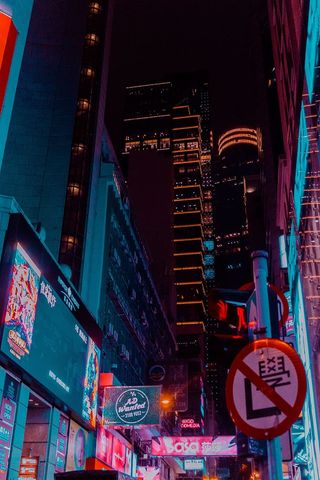 高层建筑的低角度照片