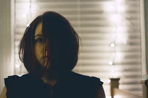 深色短发,令人毛骨悚然,悲伤,疯狂,愤怒,姜黄色,红头发 深色短发,令人毛骨悚然,悲伤,疯狂,愤怒,姜黄色,红头发