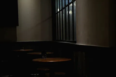 印度尼西亚，万隆，窗户，桌子，黑色，神秘，咖啡店，角落