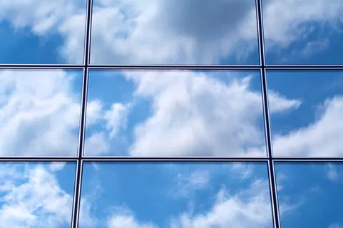 天空,反射,窗口,对称,蓝色,云,透明,玻璃 天空,反射,窗口,对称,蓝色,云,透明,玻璃