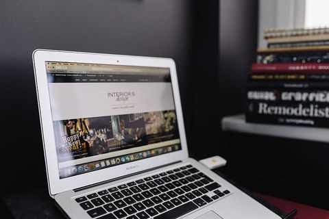 内政部的粉红色办公桌