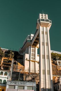 白色建筑的建筑摄影