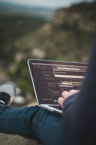 在编程中使用笔记本电脑的人