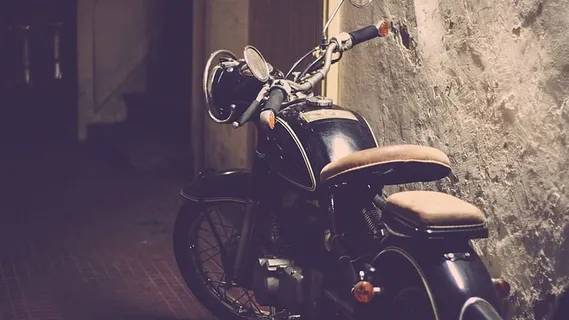 停车，摩托车，旁边，房子，自行车，旅行，冒险，座位