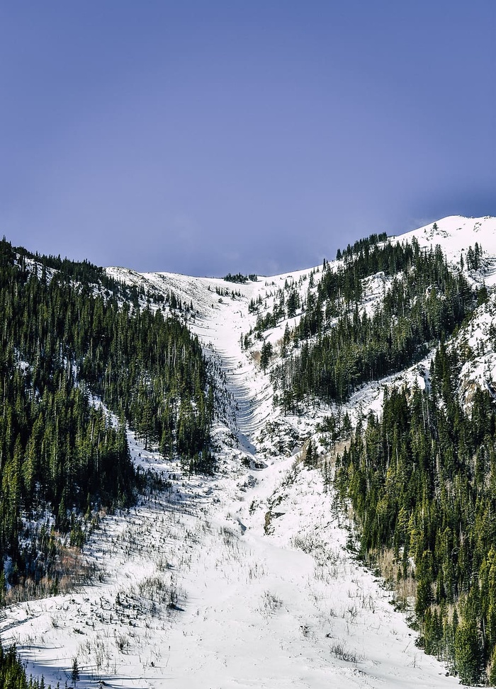 白昼雪山照片